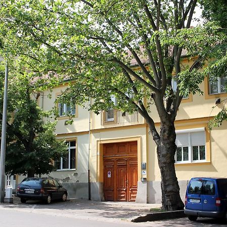 Veva Apartman - Eger Maganszallashely Bagian luar foto