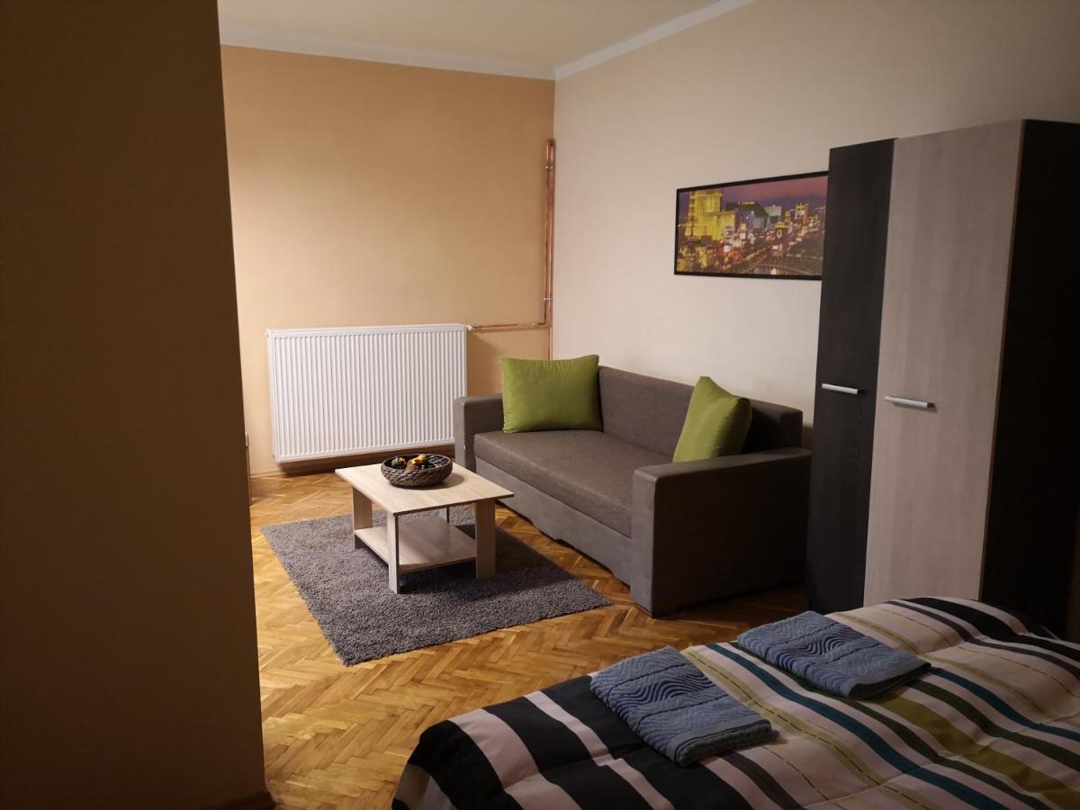 Veva Apartman - Eger Maganszallashely Bagian luar foto