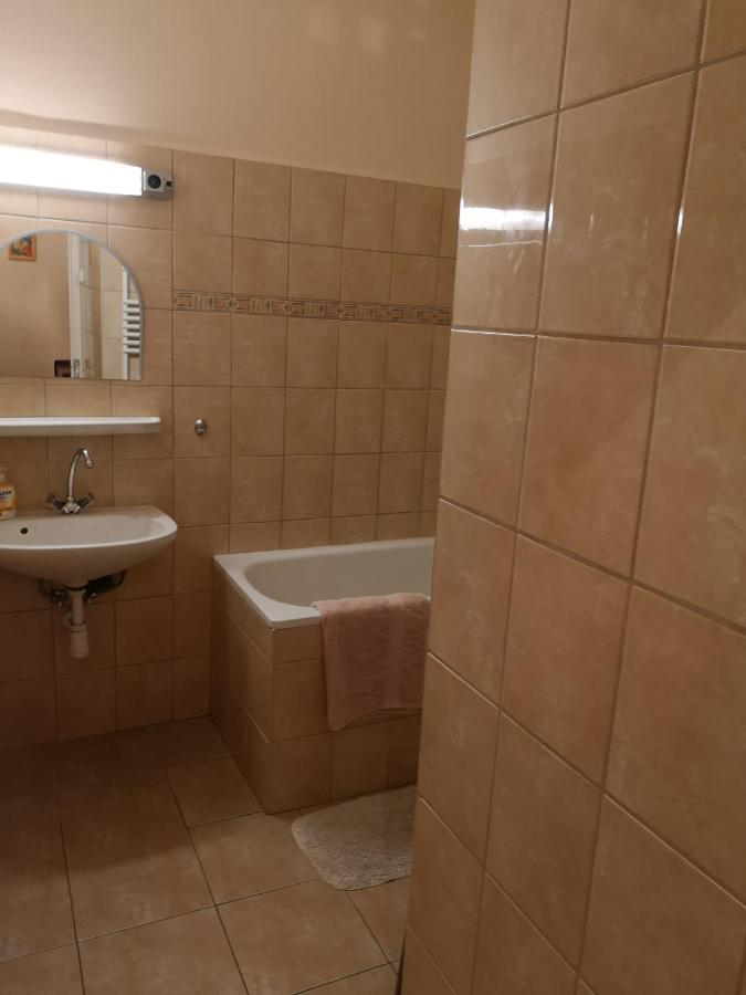 Veva Apartman - Eger Maganszallashely Bagian luar foto