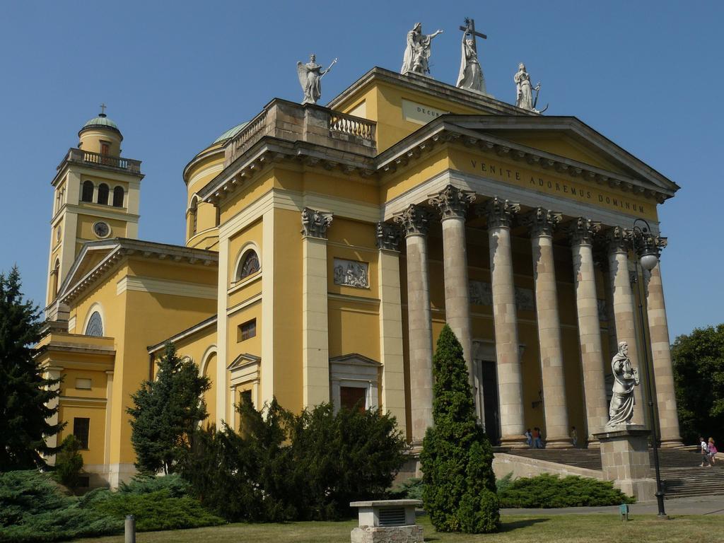 Veva Apartman - Eger Maganszallashely Bagian luar foto