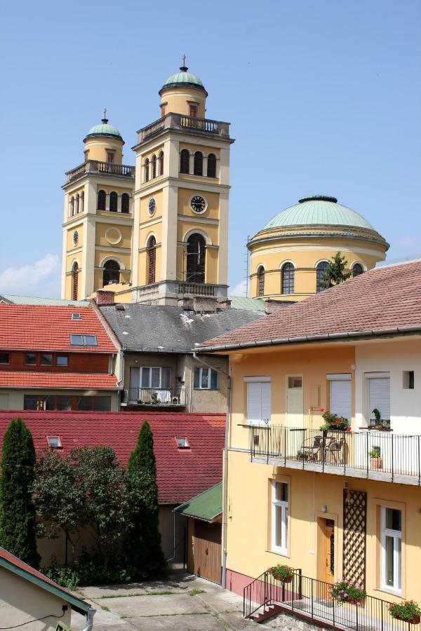 Veva Apartman - Eger Maganszallashely Bagian luar foto